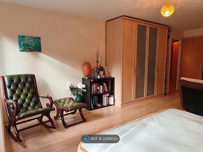 1 Bedroom Flat To Rent In Broadwalk, Birmingham, B1