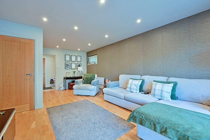 4 Bedroom Detached House For Sale In Meadowbank, Watford, WD19