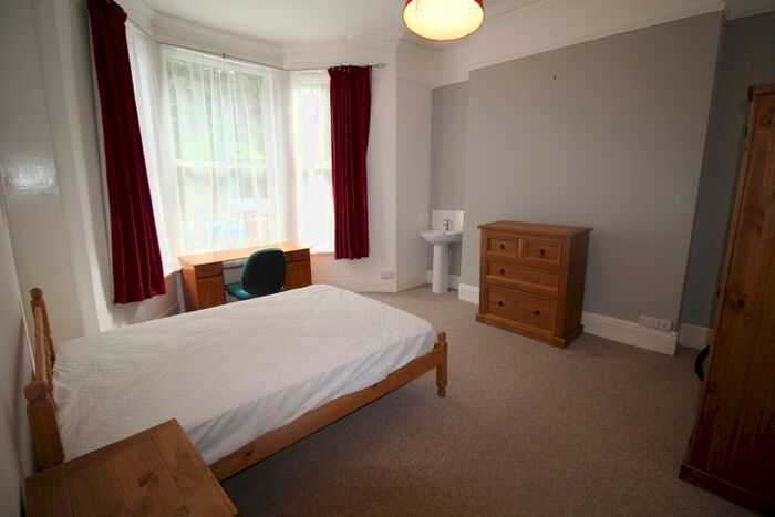 Studio To Rent In 61 Houndiscombe Road, Mutley, Plymouth, Devon PL4
