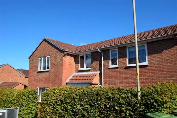 Flat To Rent In Hildenley Close, Scarborough, North Yorkshire, YO12