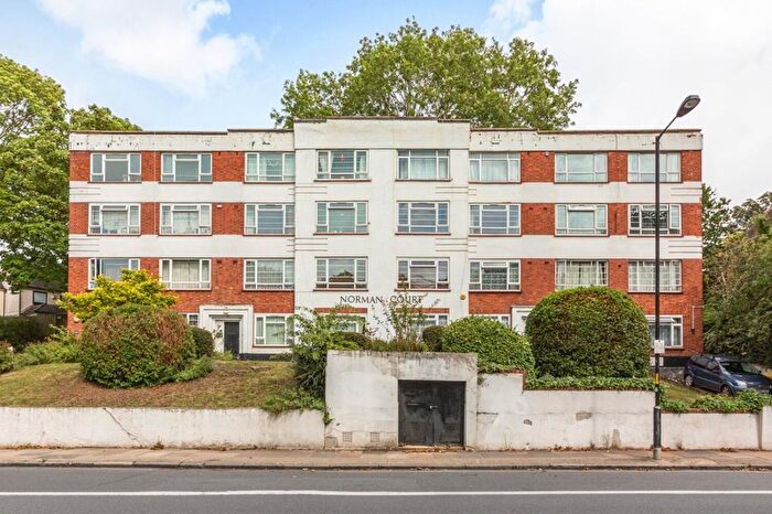 2 Bedroom Apartment For Sale In Lordship Lane, East Dulwich, London, SE22