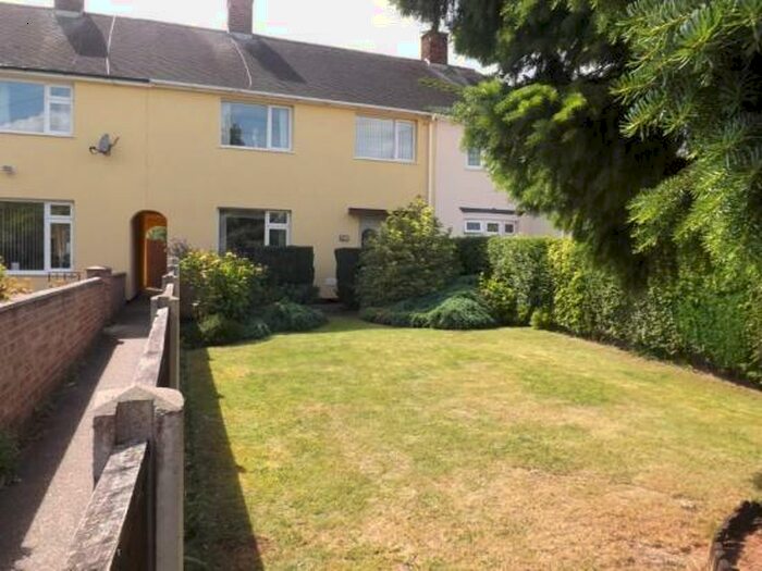 3 Bedroom House To Rent In Farnborough Road, Clifton, NG11