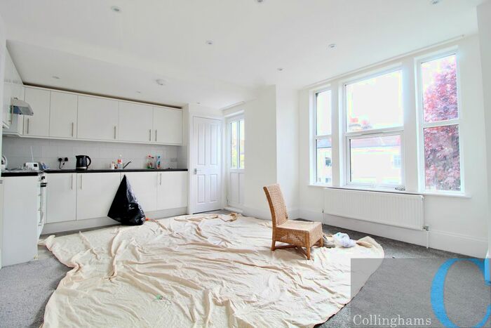 3 Bedroom Flat To Rent In Mantilla Road, Tooting, SW17