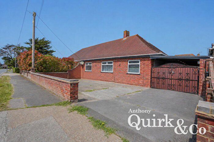 3 Bedroom Bungalow For Sale In Leigh Road, Canvey Island, SS8