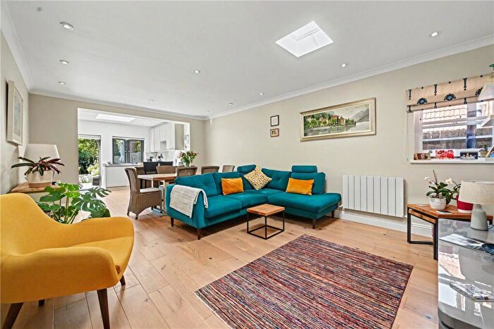 2 Bedroom Apartment For Sale In Dartmouth Road, London, NW2