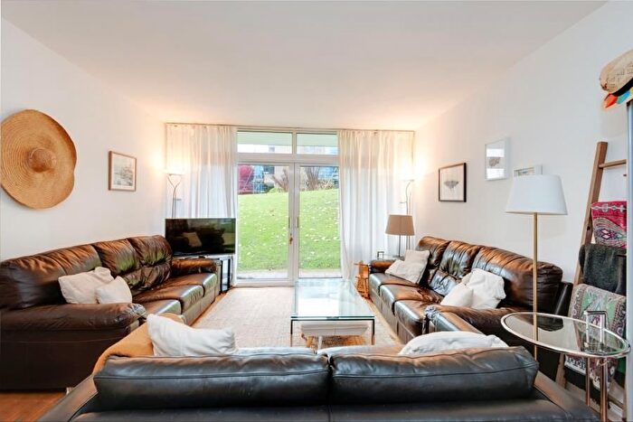 2 Bedroom Flat To Rent In Oak Hill Park, Hampstead, London, NW3