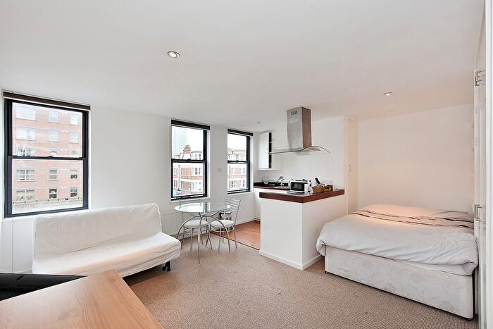 Studio To Rent In Vauxhall Bridge Road, London, SW1V