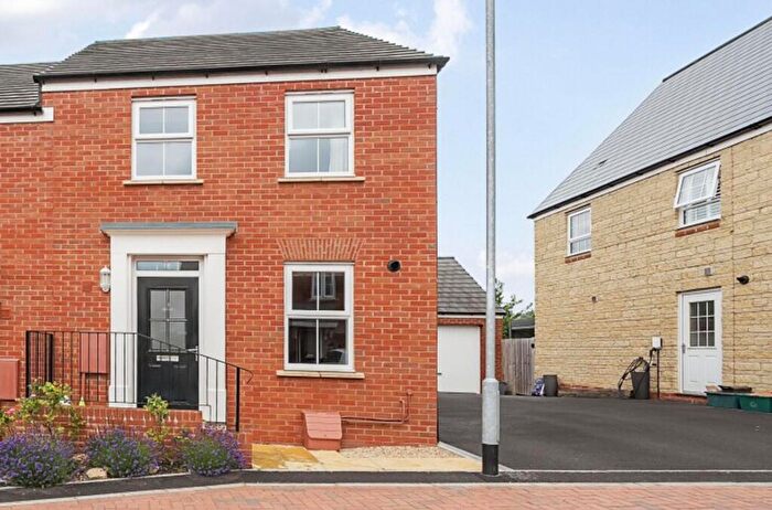 3 Bedroom Semi Detached House For Sale In Feltham Close, Wells, BA5