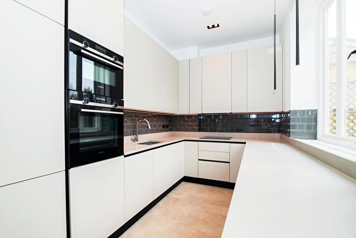 3 Bedroom Flat To Rent In Kings Road, Richmond, TW10