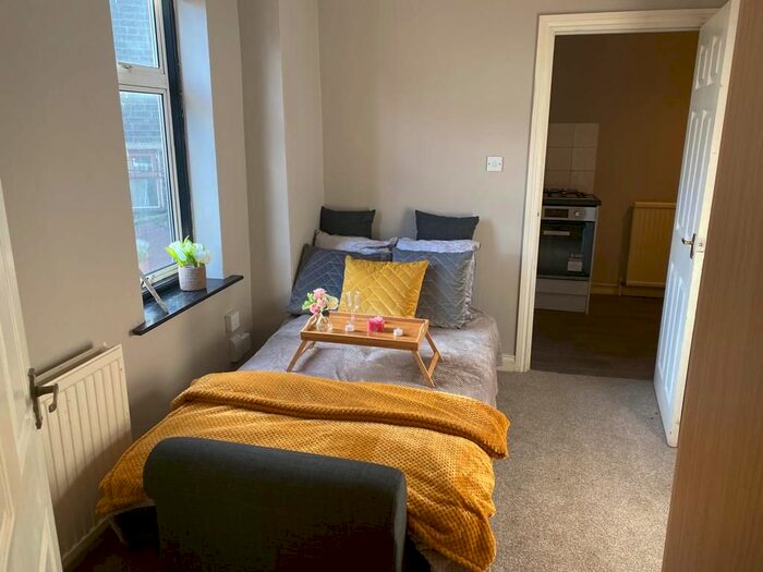 Studio To Rent In Flat E High Town Road, Luton, LU2