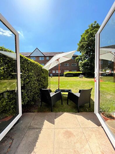 2 Bedroom Flat For Sale In Barnfield Close, Earlsfield, SW17