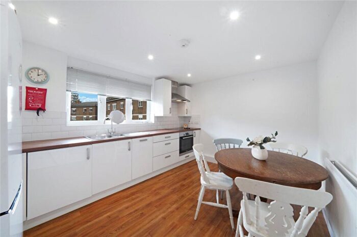 2 Bedroom Apartment For Sale In Corporation Street, London, N7