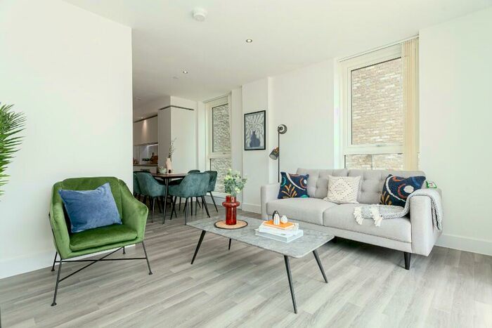 3 Bedroom Duplex To Rent In Thames Road, London, E16