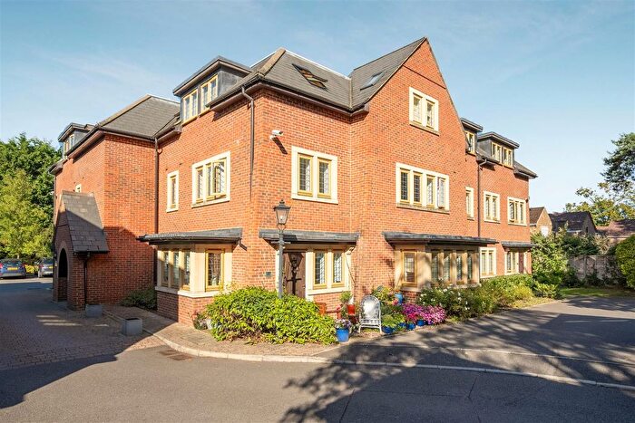 2 Bedroom Flat For Sale In Vernon Court, Ascot, SL5