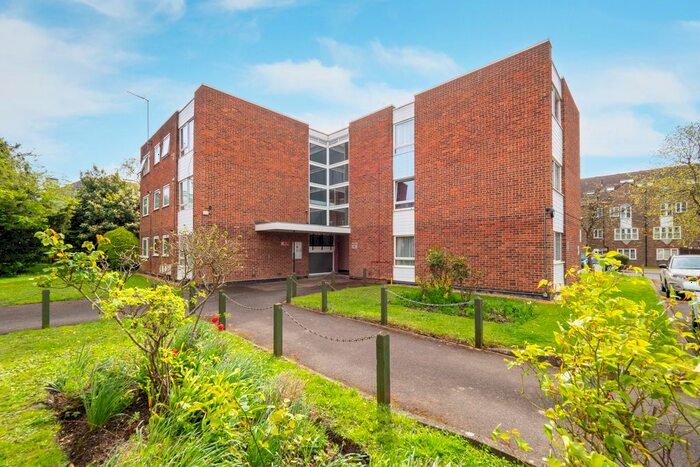 2 Bedroom Flat To Rent In Gloucester Court, B Overton Road, Sutton, SM2