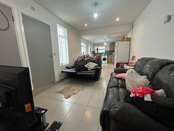 6 Bedroom End Of Terrace House To Rent In Arabella Street, Roath, CF24