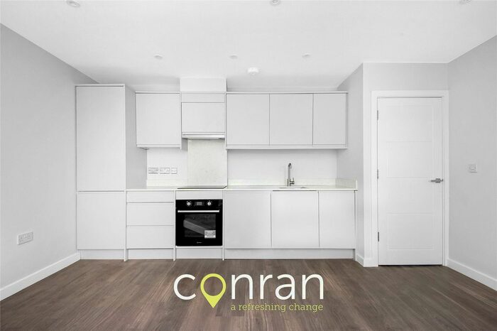 2 Bedroom Flat To Rent In Greenwich High Road, Greenwich, SE10