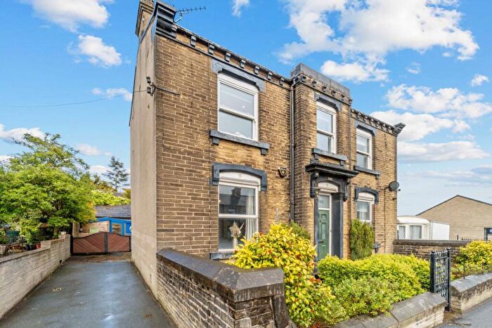 4 Bedroom Detached House For Sale In Cleckheaton Road, Oakenshaw, BD12