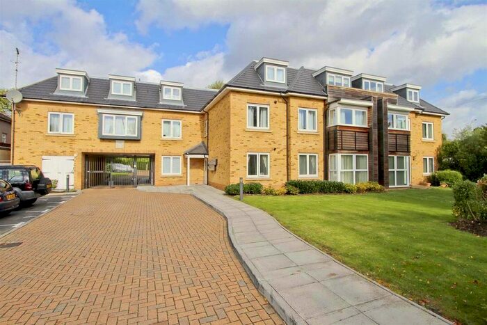 2 Bedroom Flat For Sale In Hercies Road, North Hillingdon, UB10