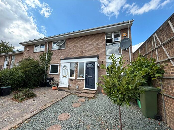 2 Bedroom End Of Terrace House For Sale In Wendover Way, Orpington, Kent, BR6