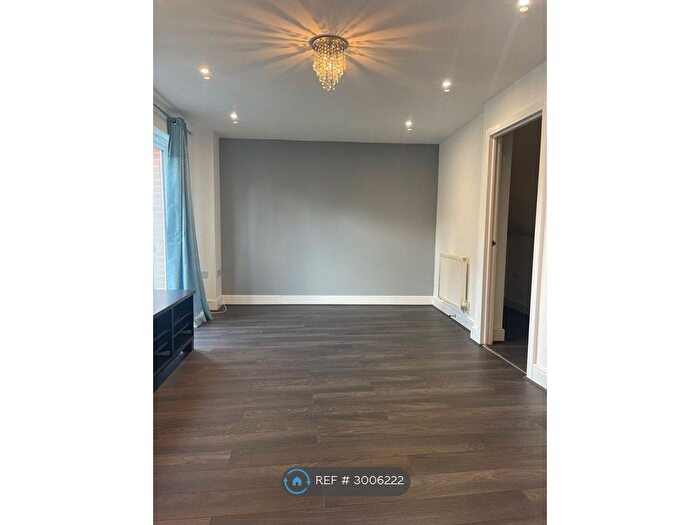 4 Bedroom Terraced House To Rent In Foxboro Road, Redhill, RH1