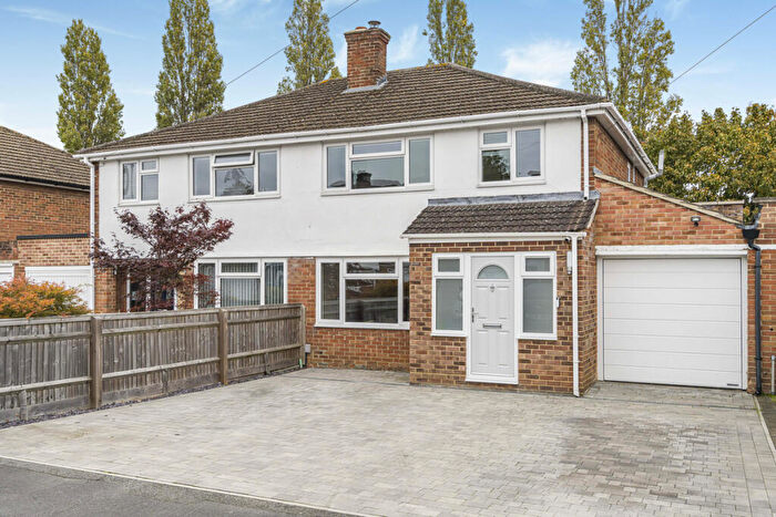 3 Bedroom Semi-Detached House For Sale In Cromwell Way, Kidlington, OX5