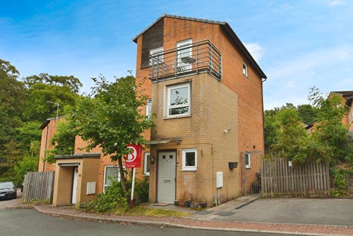 3 Bedroom Semi-Detached House For Sale In Beeches Hollow, Sheffield, South Yorkshire, S2