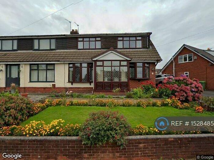 3 Bedroom Semi-Detached House To Rent In Alpine Drive, Royton, Oldham, OL2