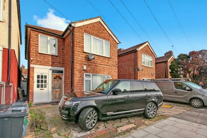 2 Bedroom Flat To Rent In Eton Road, Ilford, Essex, IG1