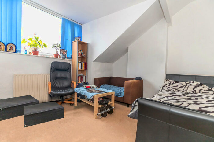 1 Bedroom Apartment To Rent In Whingate Avenue, Armley, LS12