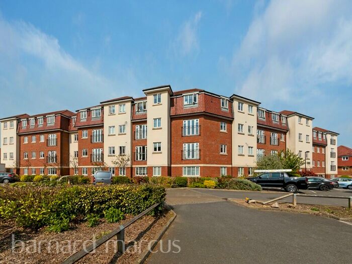 2 Bedroom Flat To Rent In Schoolgate Drive, Morden, SM4