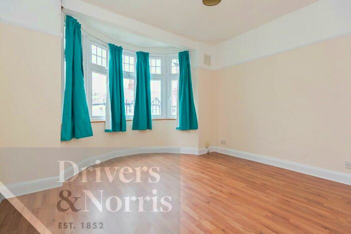 1 Bedroom Apartment To Rent In Warlters Close, Holloway, London, N7