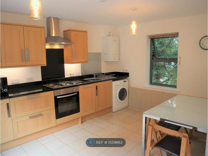 2 Bedroom Flat To Rent In Guild Court, Bristol, BS2