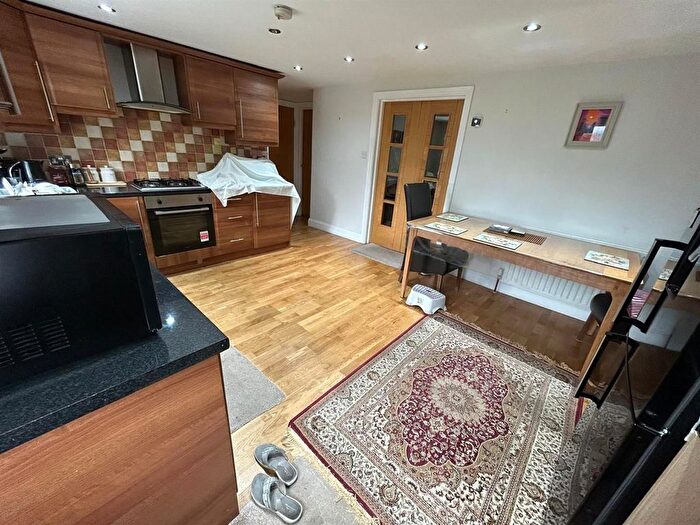 3 Bedroom Flat To Rent In Heatherdene, Homewood Road, Tunbridge, TN3