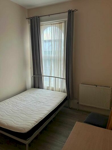 Studio To Rent In High Street, London, W3