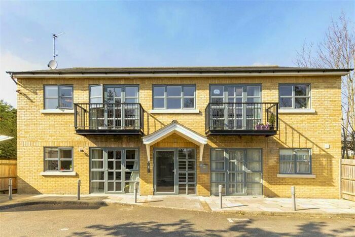 2 Bedroom Flat To Rent In Clarence Road, Teddington, TW11