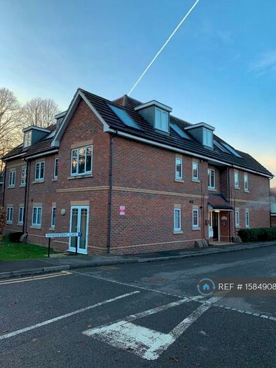 2 Bedroom Flat To Rent In Windermere Gate, Bracknell, RG12