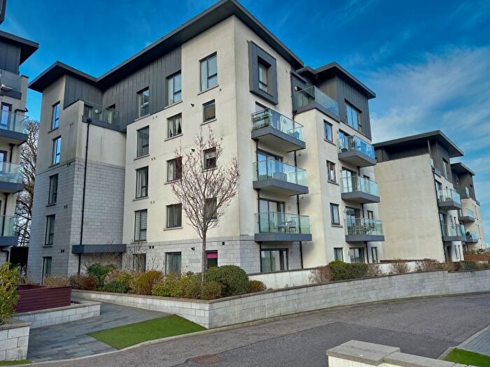 2 Bedroom Flat To Rent In Oakhill Grange, West End, Aberdeen, AB15