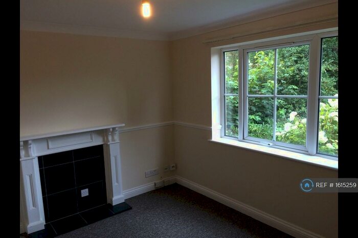 2 Bedroom Flat To Rent In Offerton, Stockport, SK2