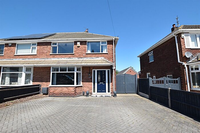 3 Bedroom Semi Detached House For Sale In Lindsey Rise, Scartho, Grimsby, DN33