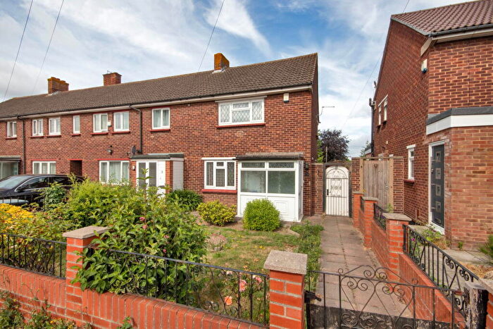 2 Bedroom End Of Terrace House For Sale In Constable Road, Northfleet, Gravesend, DA11