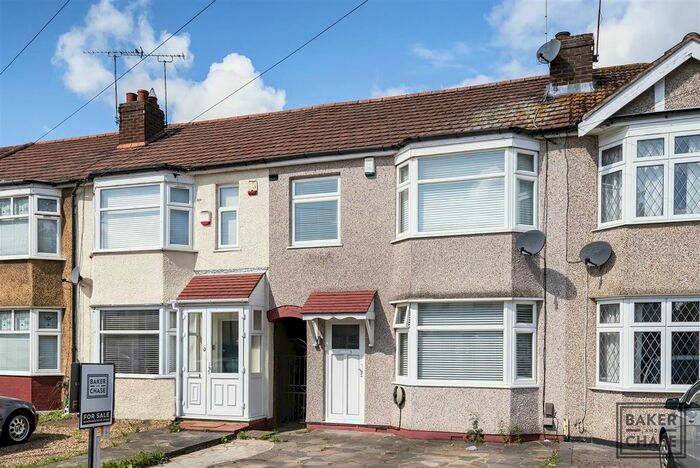 3 Bedroom Terraced House To Rent In Connaught Avenue, Enfield, EN1