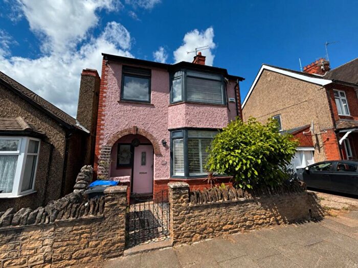 3 Bedroom Detached House For Sale In Birchfield Road East, Abington, Northampton, NN1