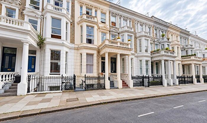 2 Bedroom Flat To Rent In Fairholme Road, London, W14