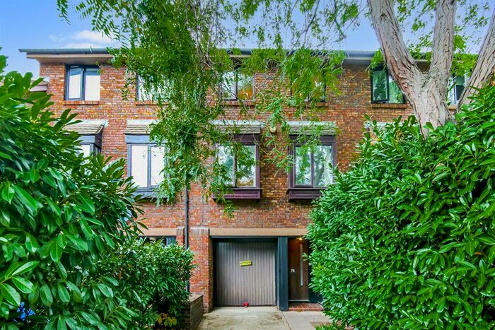 2 Bedroom Town House To Rent In Allendale Close, London, SE5