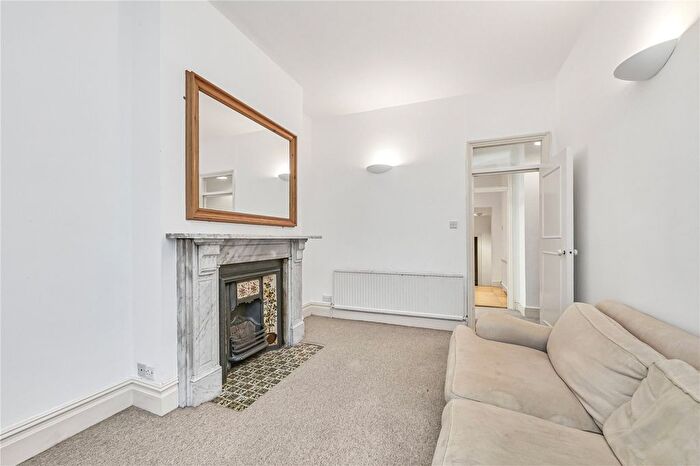 2 Bedroom Flat To Rent In Atherfold Road, Clapham, London, SW9