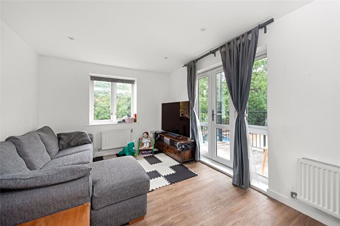 2 Bedroom Apartment For Sale In Worcester Close, London, SE20