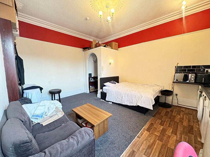 1 Bedroom Studio To Rent In Hyde Park Road, Leeds, LS6