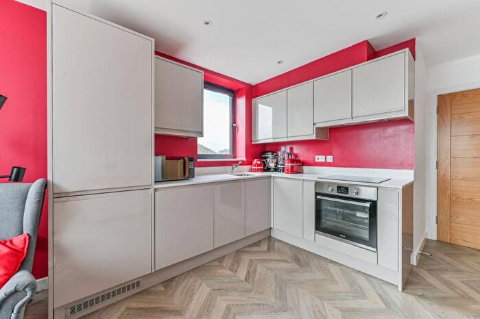 1 Bedroom Flat For Sale In Holmesdale Road, South Norwood, London, SE25