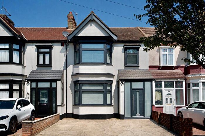 3 Bedroom Terraced House For Sale In Castleview Gardens, Ilford, IG1
